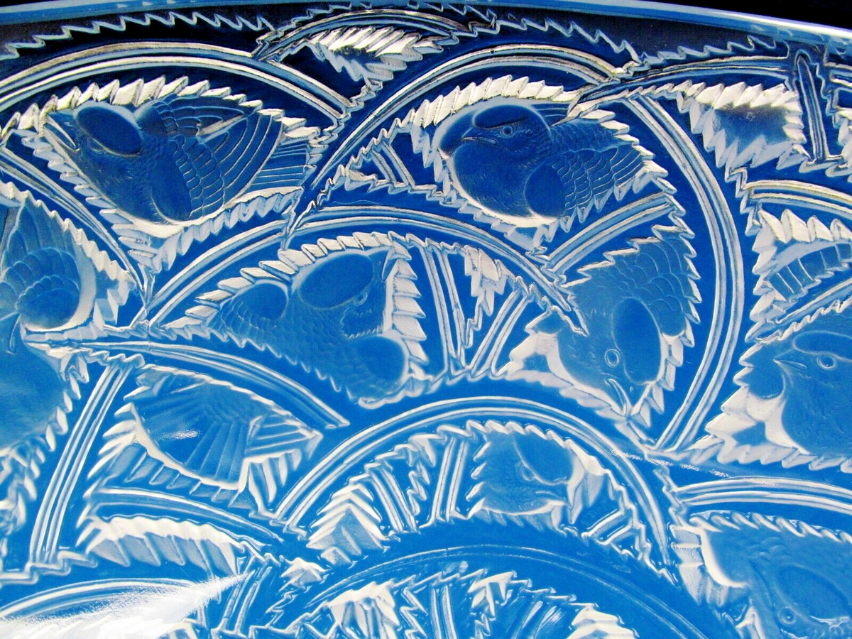 Lalique Crystal Pinsons Art Deco Glass Bowl with Bird Decoration