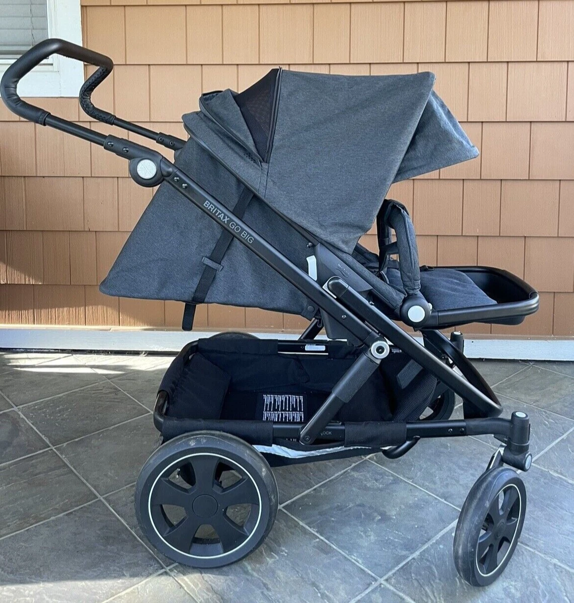 Britax Go Big 2 stroller PERFECT CONDITION Seat and bassinet graphite color