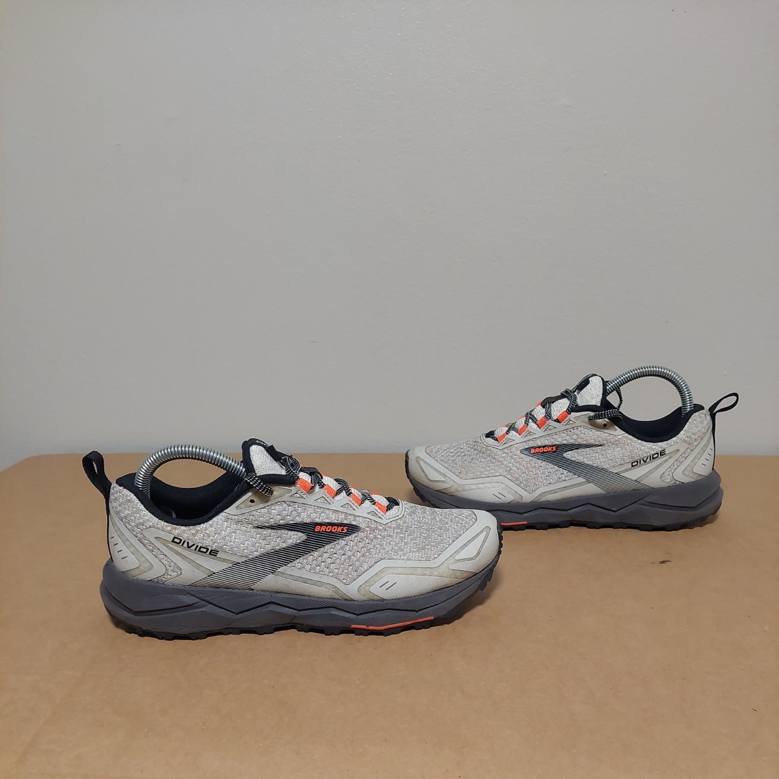 Brooks Divide 1 Women's Size 8 B (Medium) Running Shoes Gray Black
