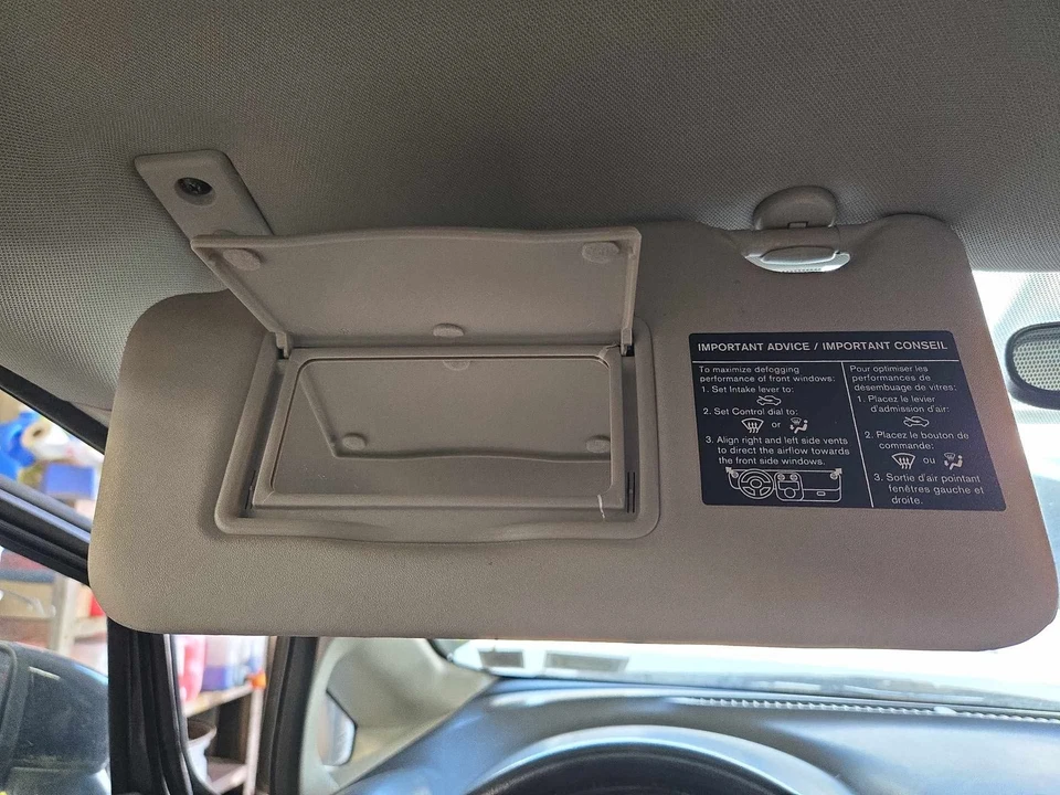 Used Left Sun Visor fits: 2016 Nissan Versa without illumination without sunroof Foto 2 de 4