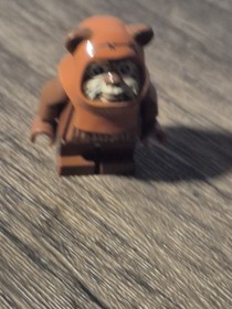 LEGO star wars minifigure Sw0513 Ewok (Wicket) with tan face paint pattern.