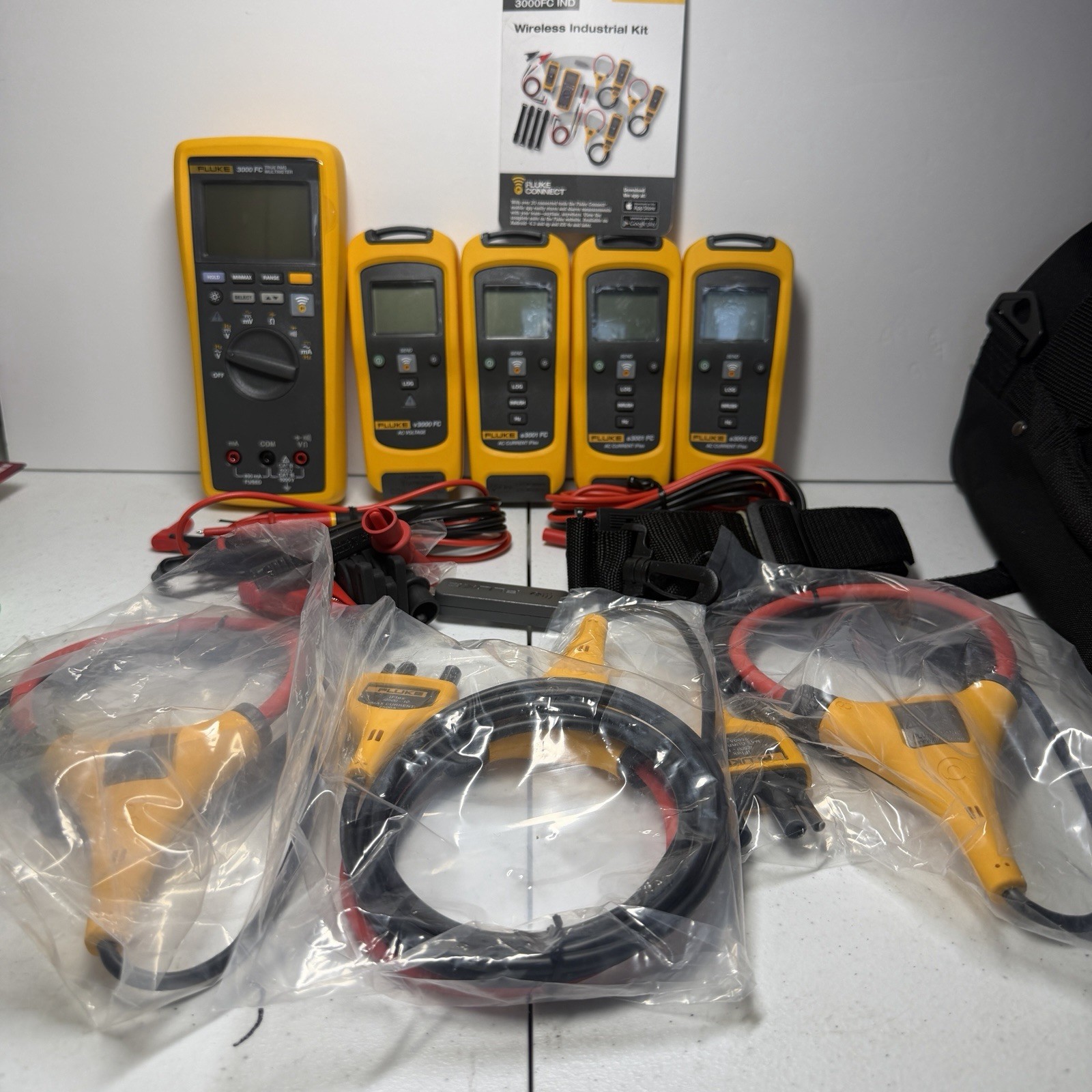 FLUKE 3000 FC IND Wireless True-RMS Digital Multimeter Industrial Kit
