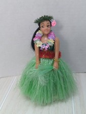 Hula girl dashboard bobble doll dances flower lei grass skirt