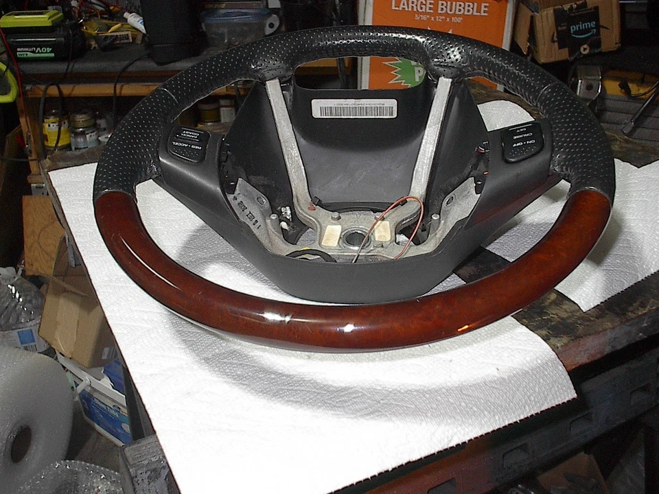 Jeep Grand Cherokee Overland wood leather Steering Wheel - Image 4 of 4