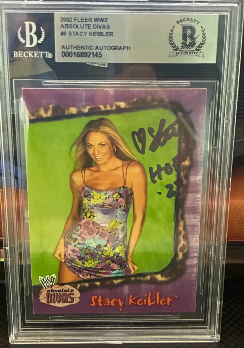 Carte Autographiée Stacy Keibler 2002 Fleer WWE Divas Absolute - BAS Authentique