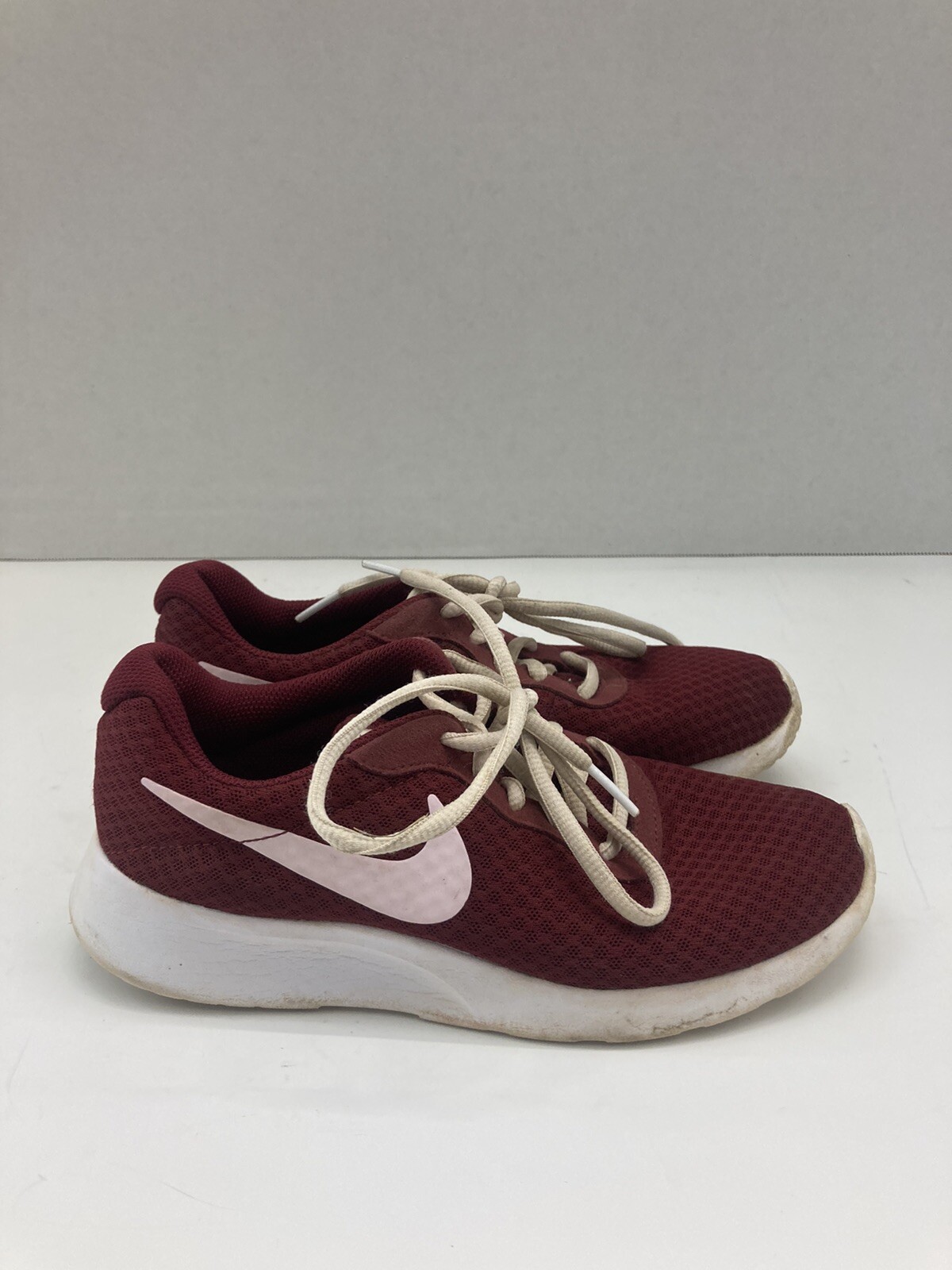 nike tanjun red white