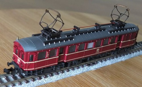 Roco 02161A N gauge DB ET90 in red livery - Picture 11 of 16
