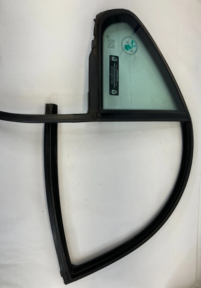 99-05 Pontiac Grand AM Sedan Rear Right Passenger Side Quarter Window Vent Glas - Imagem 3 de 4