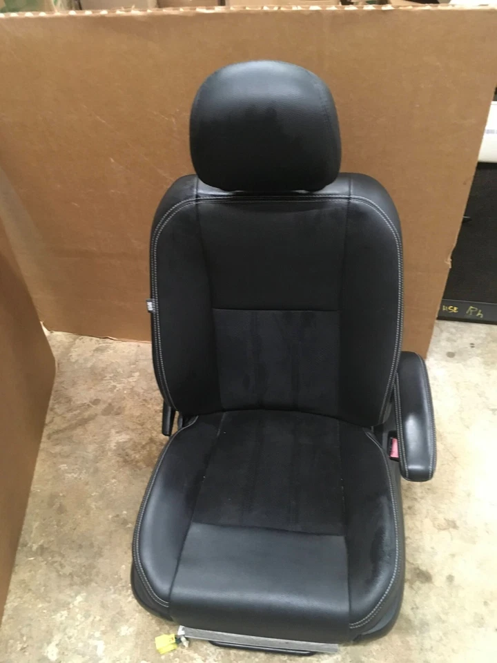 Черное переднее сиденье со стороны правого пассажира для Dodge Caravan 2012–2019 годов от оригинального производителя. - Изображение 2 из 4