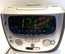 Magnavox Compact Disc Clock Radio AM/FM Model MCR230 2 Alarm setting