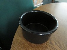 Crock style bird or pet water/food plastic dish 28" oz.bowl Black color