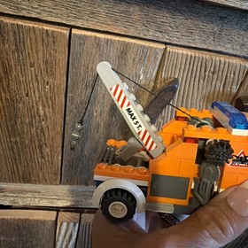 LEGO City 7638 Tow Truck W/ Minifigure
