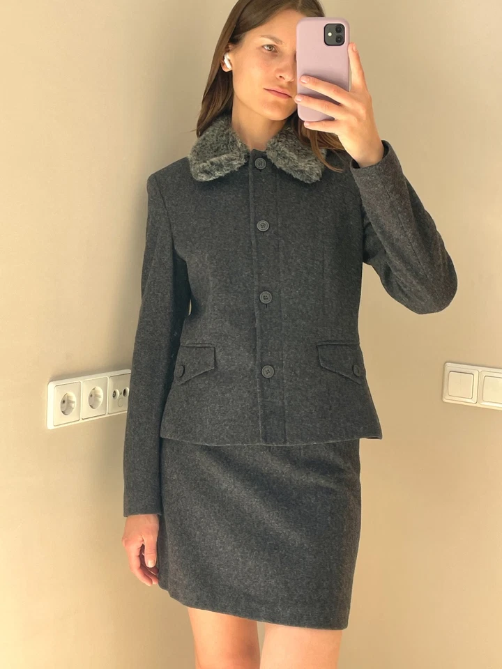 Gianfranco Ferre Vintage 2 Piezas Chaqueta y Mini Falda Conjunto en Gris Oscuro - Talla S Foto 2 de 4