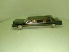 LINCOLN TOW CAR LIMOUSINE '85-'90 1/43 NEO 45335  (2216)