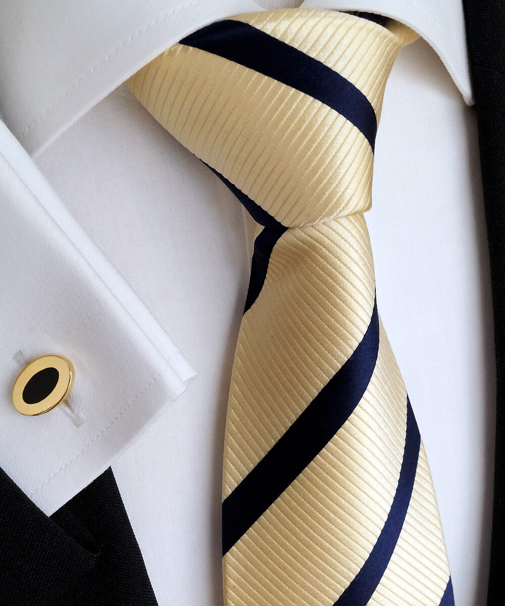 Cravatta, tasca quadrata e gemella set paisley oro giallo