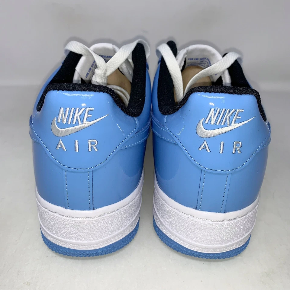 Zapatilla deportiva Nike Air Force 1 UNC University azul charol, talla 9,5 DJ7024-900 Foto 3 de 4