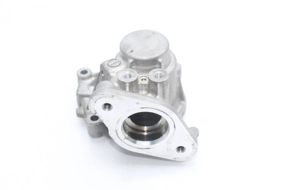 Mercedes-Benz E350 2014 bomba de alta presión y carcasa U0283 Foto 2 de 4