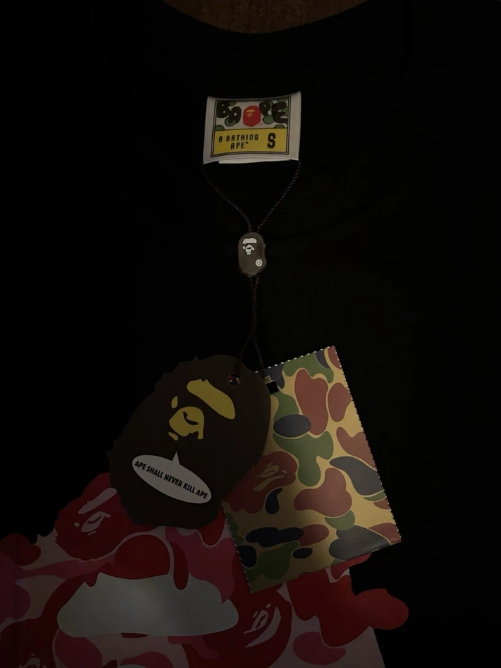 Camiseta Bape Negra Rosa y Roja Talla S A Bathing Ape Ape Ape Head Foto 2 de 2