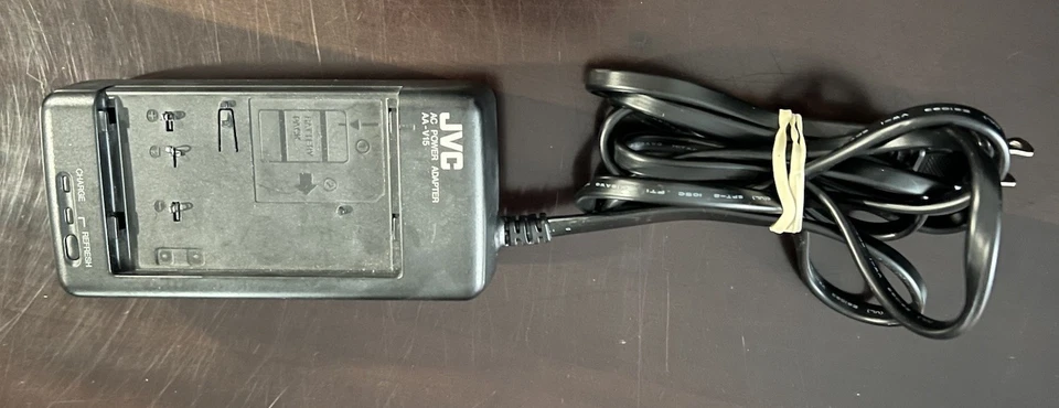 JVC Compact VHS Camcorder Model GR-AXM710U W Battery TESTED Works - Image 4 of 4