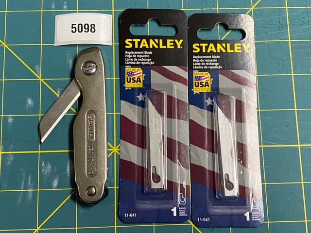 Stanley 10-049 Utility Knife w 2 New Replacement Blades 