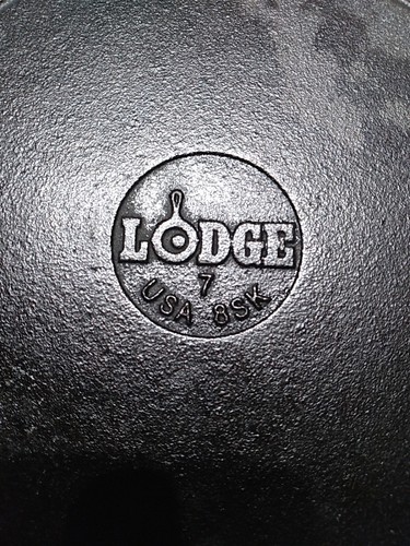 Black 10" LODGE #7 8SK CAST IRON SKILLET FRYING PAN Double Pour Spout USA Made - Picture 6 of 8