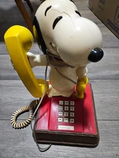 Vintage 1976 The Snoopy & Woodstock Phone - Head Turning Push Button Telephone