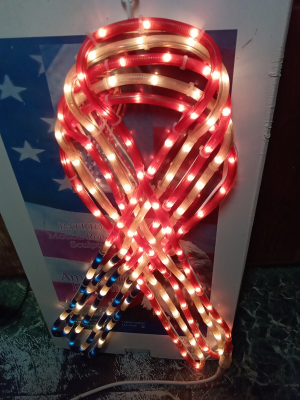 AMERICAN RIBBON PATRIOTIC MOTION ROPE LIGHT SCULPTURE
