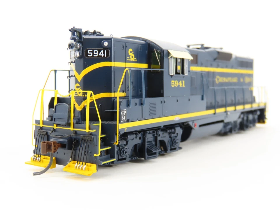 HO Athearn Genesis G62651 C&O Chesapeake & Ohio GP9 Diesel #5941 w/ DCC & Sound - Image 4 of 4