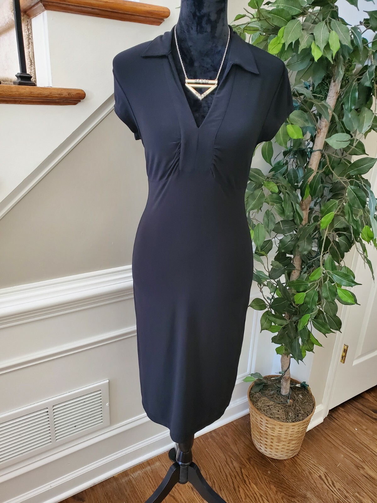 Old Navy Women's Solid Black Polyester Collared S… - image 1