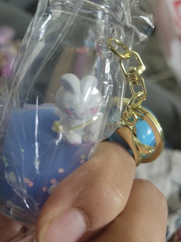 Cute white bunny rabbit Key Chain Creative Quicksand Liquid Car Keyring Gift - Picture 6 of 6