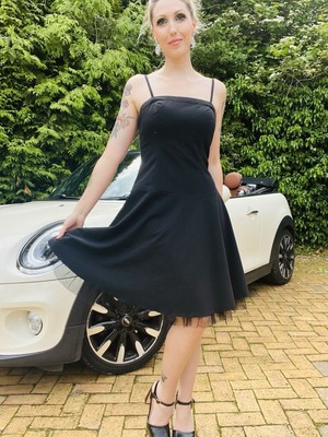 Y2k Ballkleid von Melrose abnehmbare Träger und Netzunterlage schwarz Größe 10