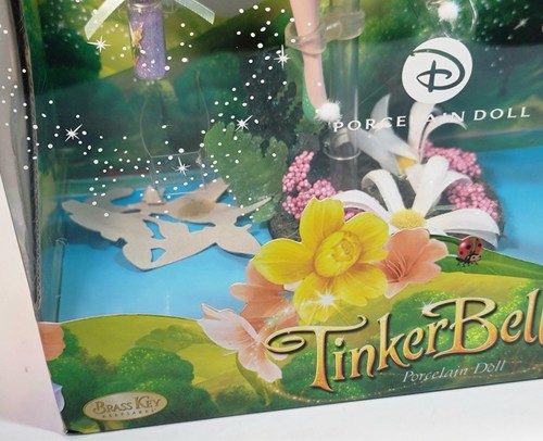 DISNEY FAIRIES TINKER BELL PORZELLAN MESSING SCHLÜSSEL ANDENKEN PUPPE 2008 UNGEÖFFNETE BOX - Bild 19 von 24
