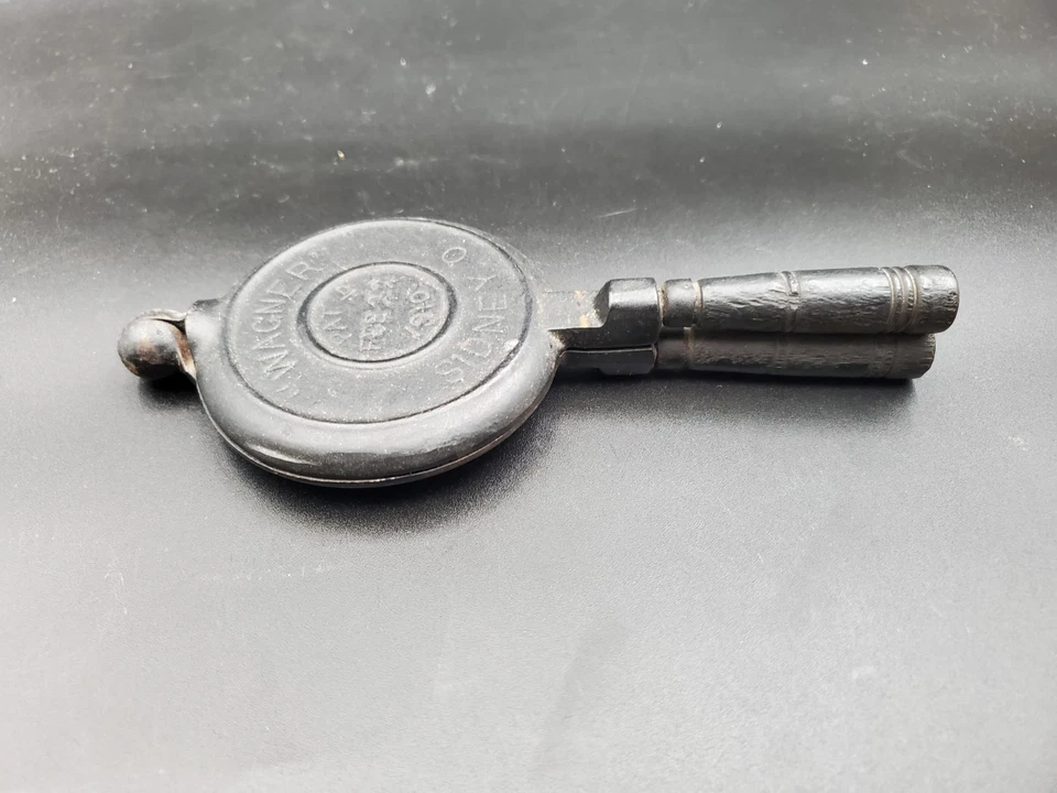 Vintage Wagner Sidney Waffle Iron Salesman Sample 1910 Complete 4 Pieces - Image 3 of 4
