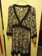 Body Central Dress Size M Classy Geometric Design Black And Off White Knee Lengt