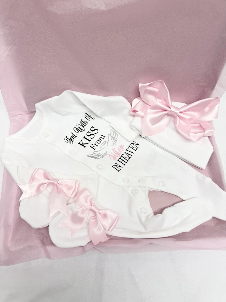 Baby Schlafanzug Mütze Handschuhe Box Set personalisiert jede Person mit Kuss Schleifen gesendet