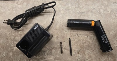 AEG (Milwauke 6539-1) Cordless Screwdriver Works w/Charger & Batt Read Descript