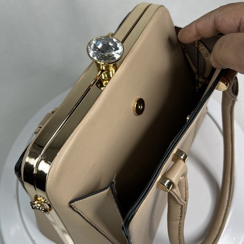 Beautiful Clasp Tan Handbag With Large Rhinestone Bling, Multiple Pockets, EUC - Picture 10 of 19