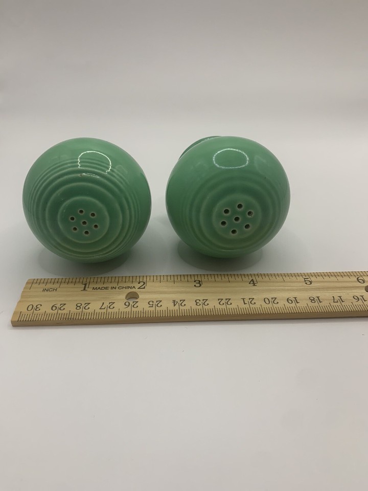 VINTAGE FIESTAWARE GREEN SALT & PEPPER SHAKERS KITCHEN KRAFT HOMER
