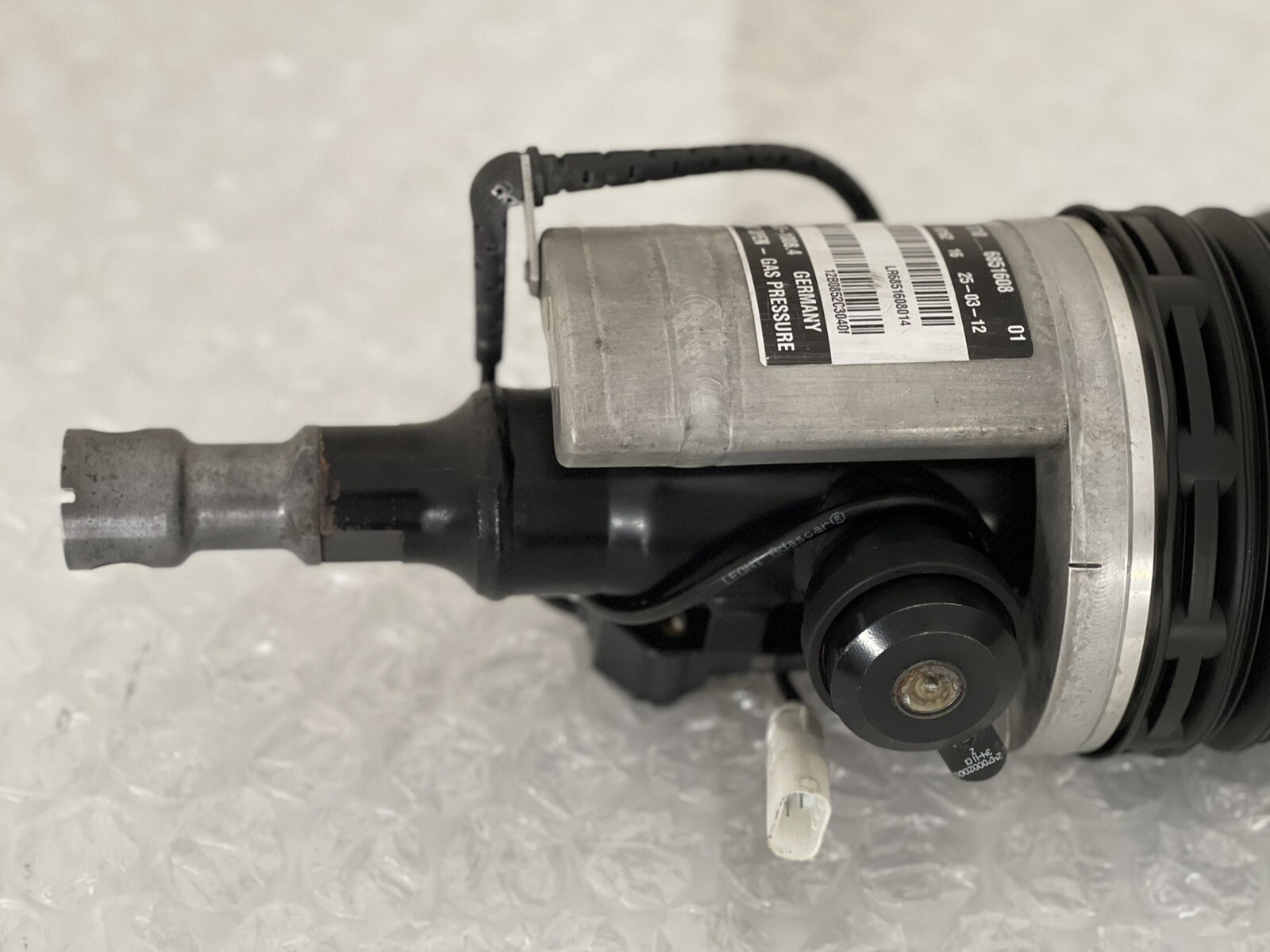Rolls Royce Ghost Front Right Suspension Shock Absorber AirStrut 37106851608 OEM