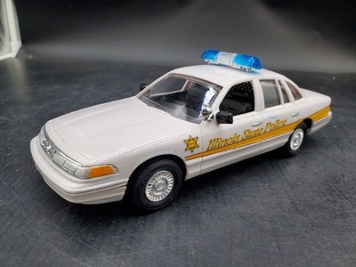    Built ILLINOIS STATE PATROL FORD CROWN VICTORIA MODEL KIT LINDBERG 72776 