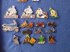lot de pin's sur les motos