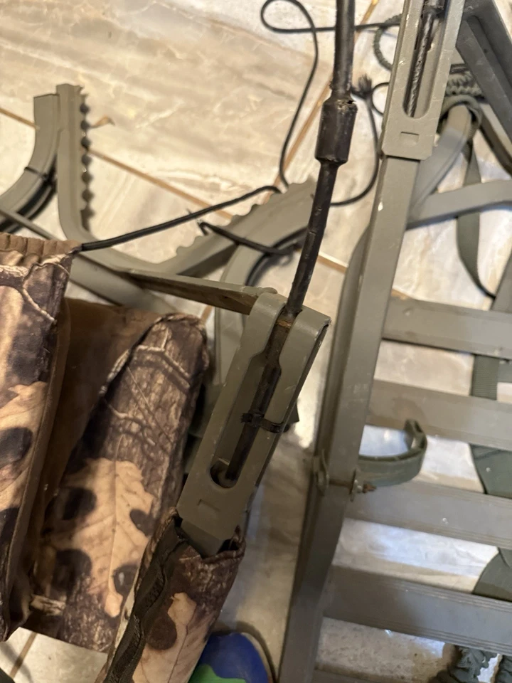 Mossy Oak Climbing Tree Stand Seat/ Hunting. Free Shipping - Image 4 of 4