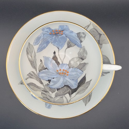 Vtg. Windsor Blue Lily gold gilt footed belly Teacup & Saucer Bone China England - Picture 5 of 17