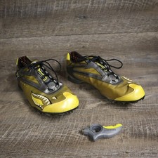 Brooks Surge MD Track Spike Cleats - Shark Graphic Size 13 - 41200701 EUC