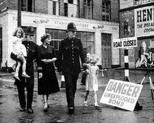 London people evacuated from German Bomb 8"x 10" World War II WW2 Photo 609