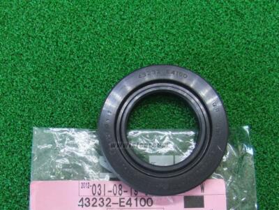 NISSAN DATSUN 240Z SEAL GREASE REAR AXLE 43232-E4100 classic