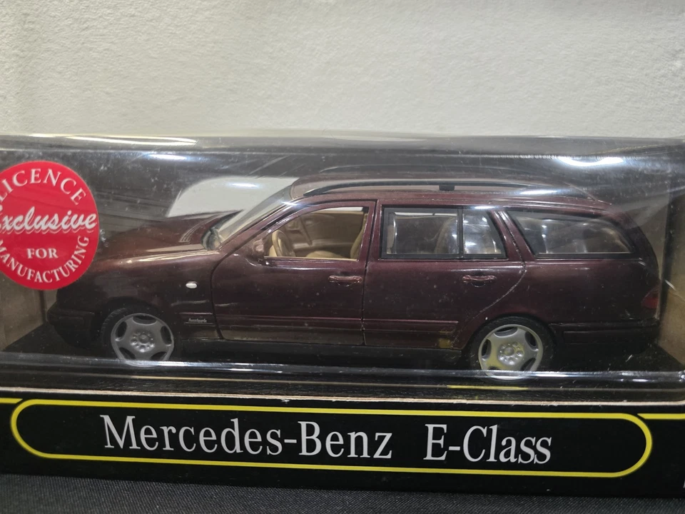 MIB ANSON MERCEDES-BENZ E- CLASS RED ART. 30328 RARE 1:18 SCALE DIECAST WAGON  - Image 4 of 4