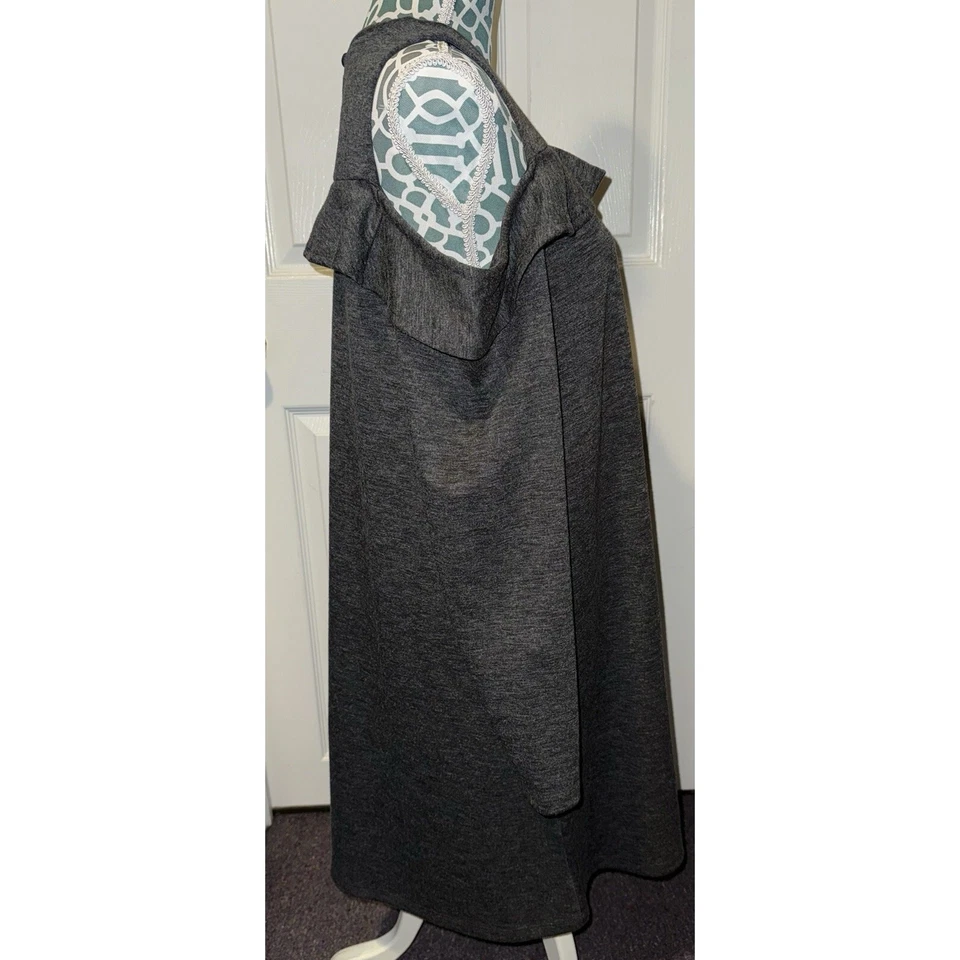 Vestido de punto Loft gris hombro frío con volantes línea A talla Lg. Foto 3 de 4