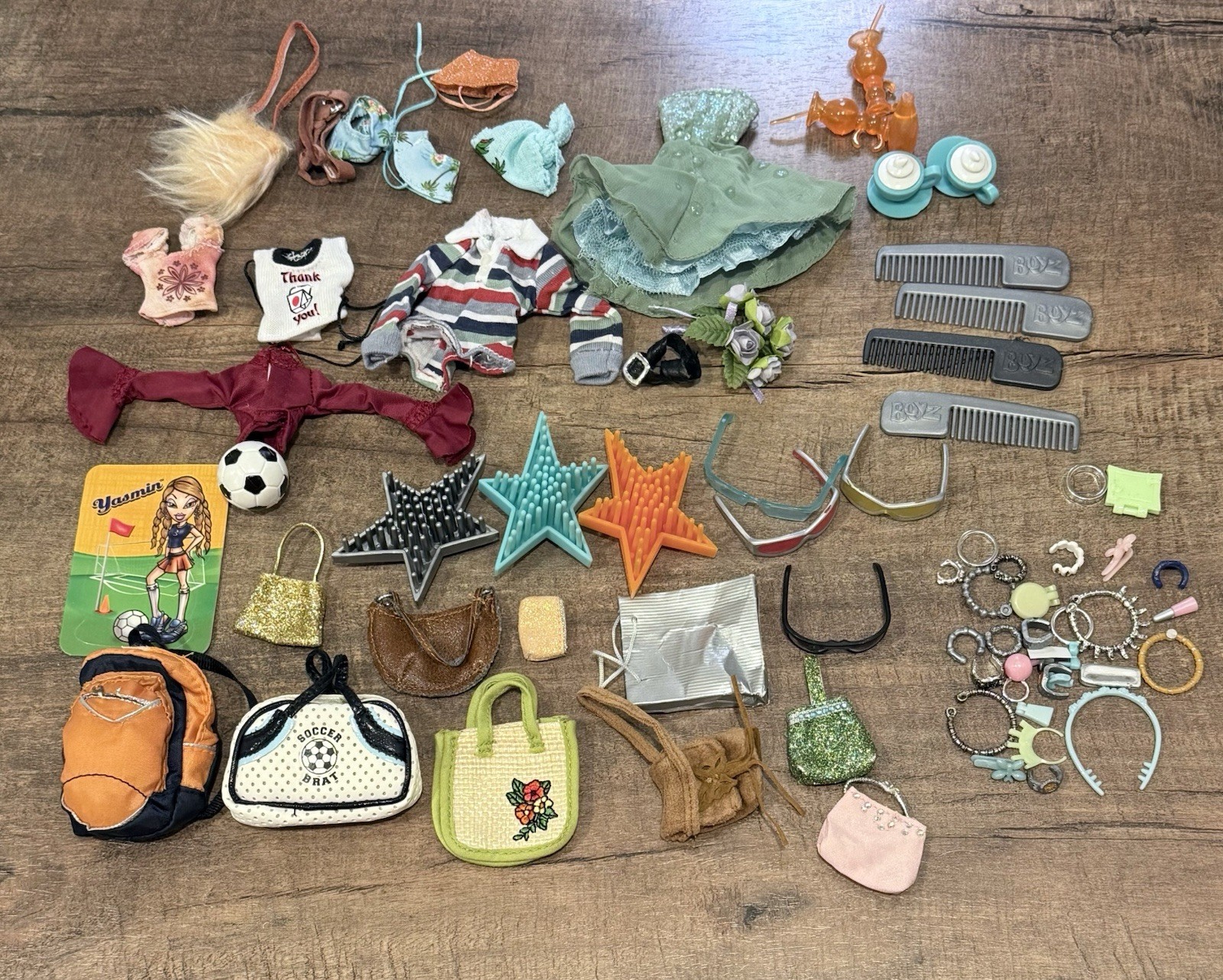 Bratz Vintage Huge Lot  Accessories & Clothing Jewelry Sungl