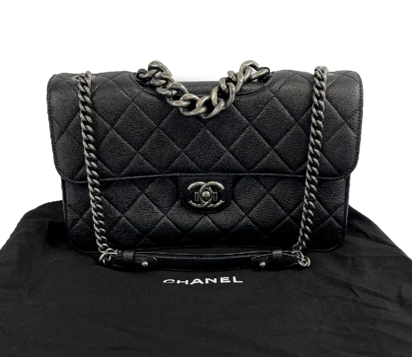 signature chanel bag